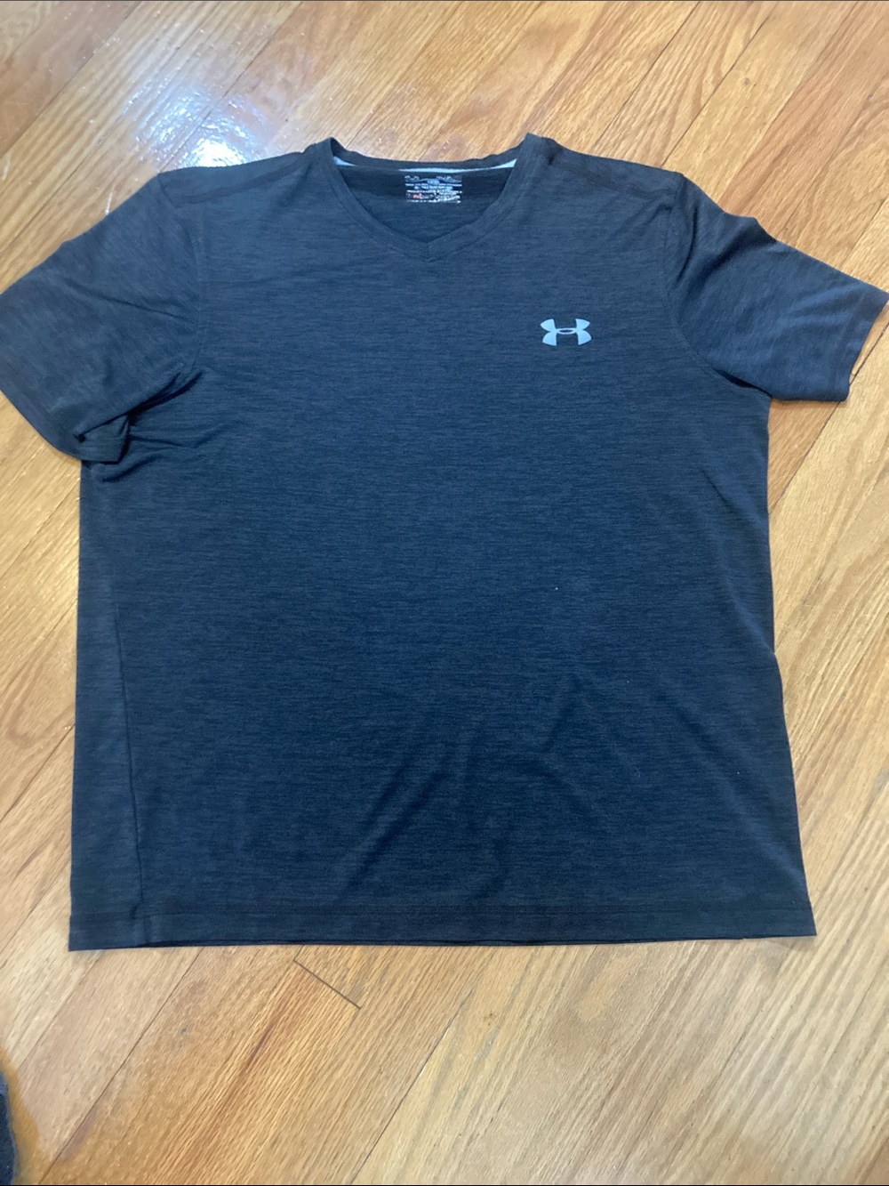 Under Armour Men's Charcoal V-Neck Performance Tee size m